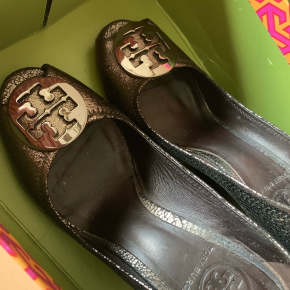 Tory Burch Wedges... size 8 beautiful! - Picture 2 of 3